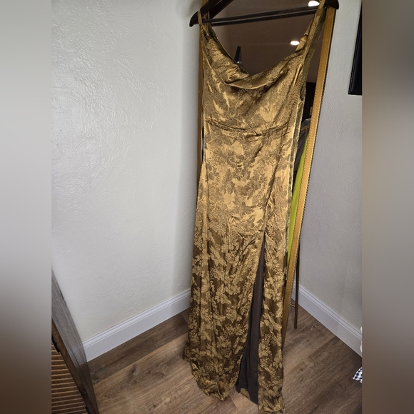 Camila coehla Reyna gold dress. Like new - Picture 3 of 3